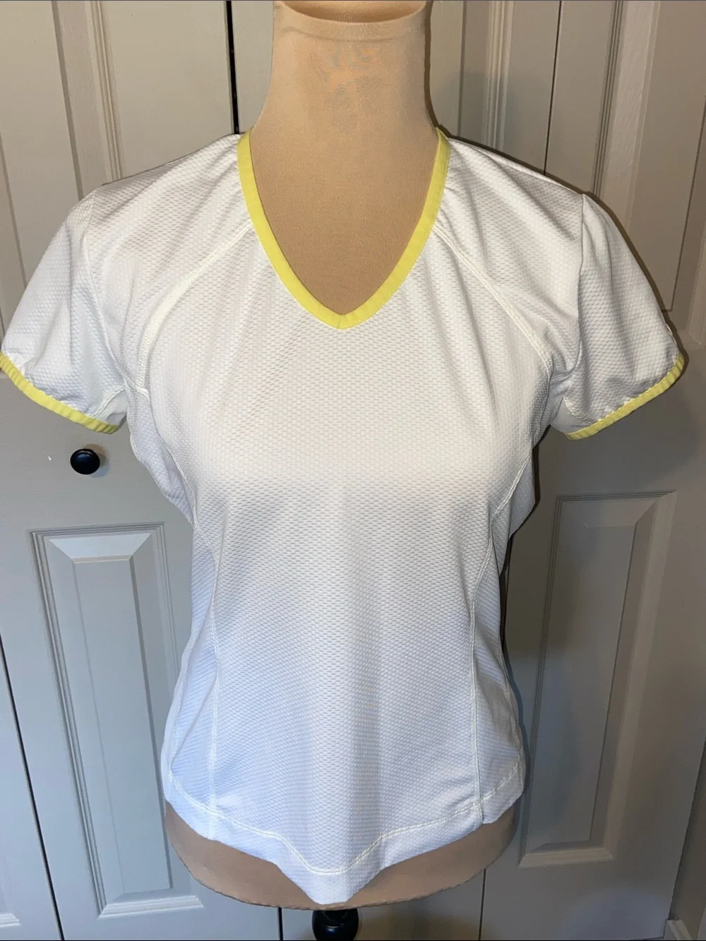 Nike Golf V-Neck White Short Sleeve Top Women's Size Medium